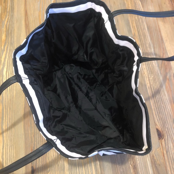 VS Striped Beach Bag (Free with VS Pink bundle) - Picture 3 of 4